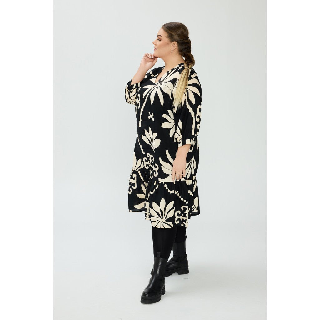 Dress V - neck black off white - Evolve Fashion