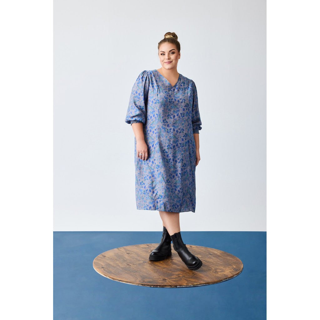 Dress w princess cutting lavender blue - Evolve Fashion