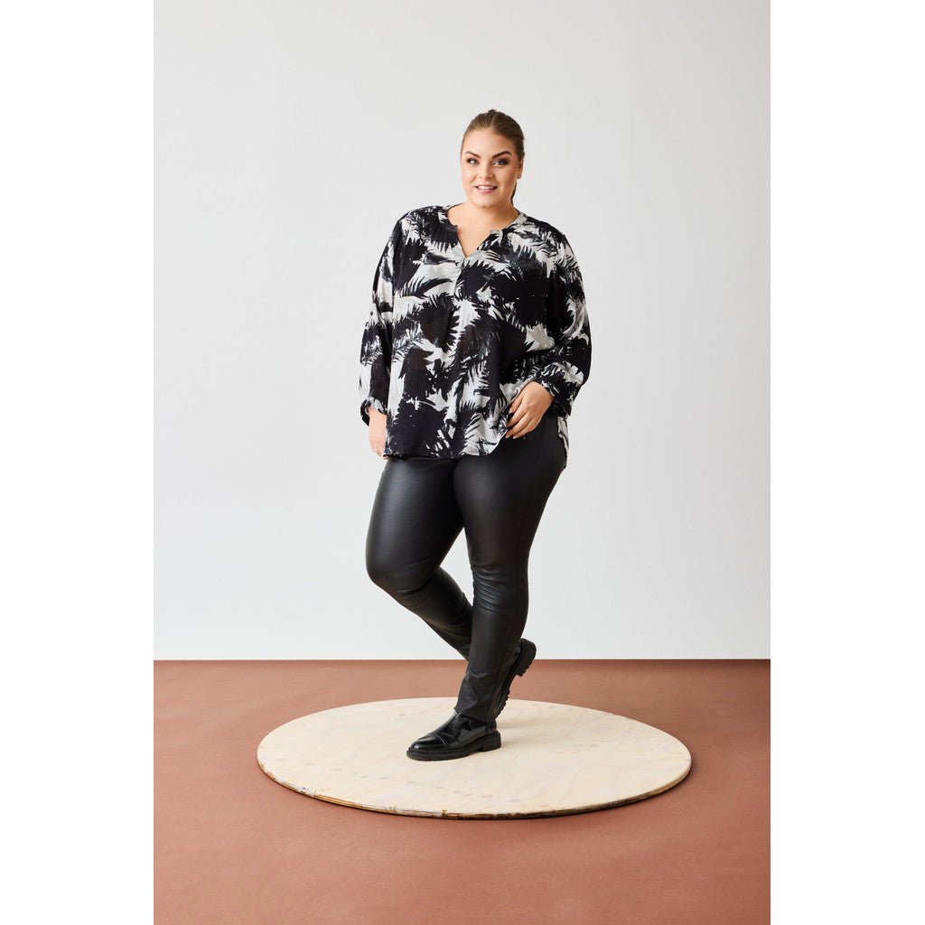 Loose V neck blouse black/grey flowers - Evolve Fashion