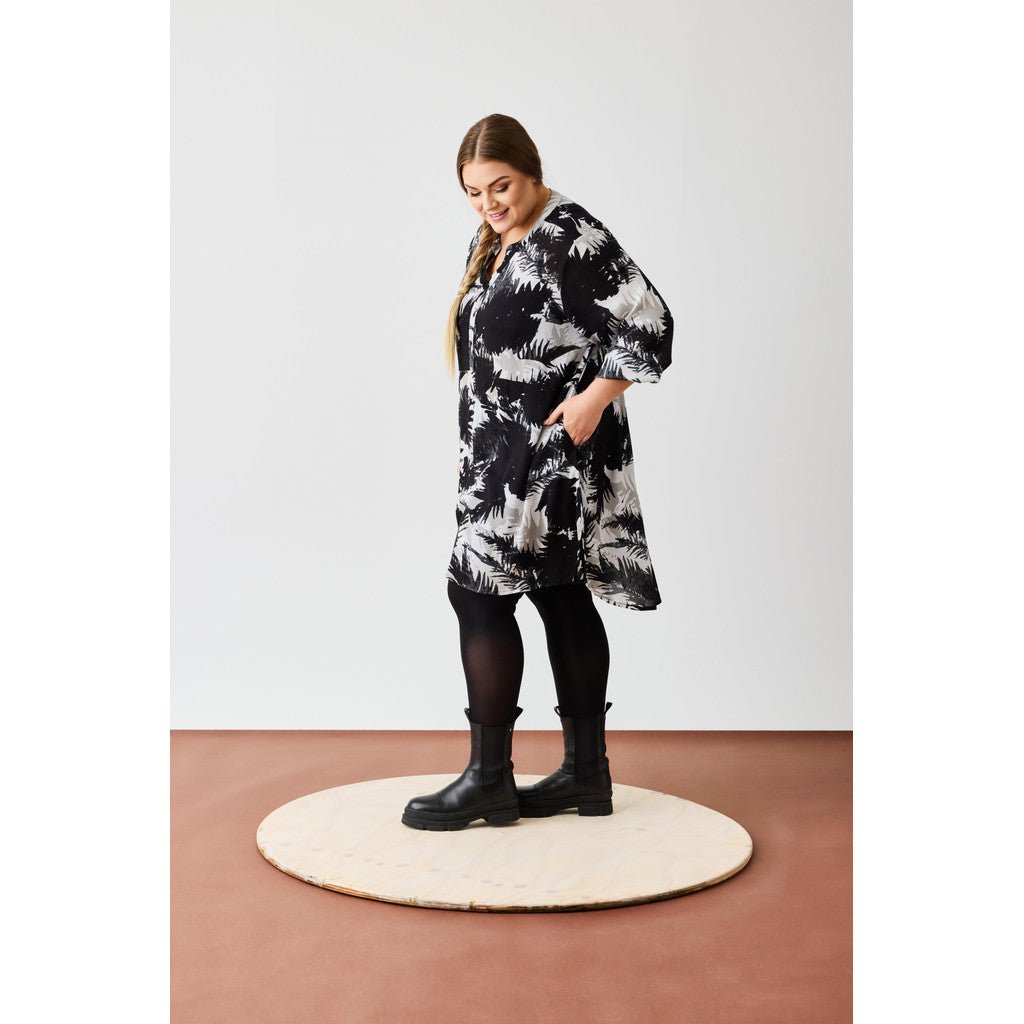 Loose V neck dress black/grey flowers - Evolve Fashion
